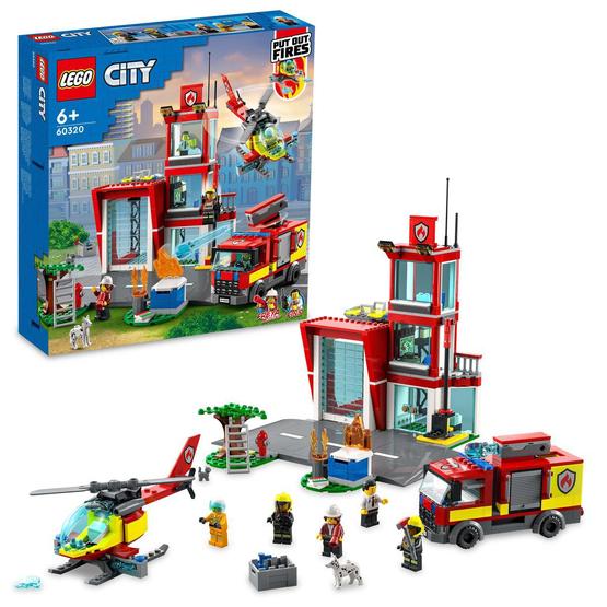 Läs mer om LEGO City Fire 60320, Brandstation
