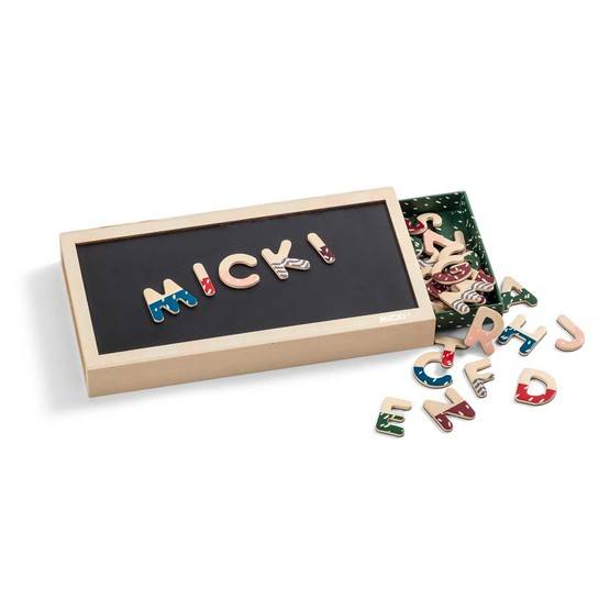 Micki Senses, Magnetbokstäver + Låda